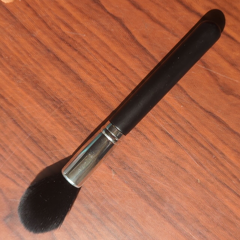 Powder Foundation & Blending Brush - Picture 3 of 3